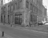 Immeuble : vue d'ensemble depuis l'angle des rues Jean Petit et Courbet. © Yves Sancey / Région Bourgogne-Franche-Comté, Inventaire du patrimoine - 1998