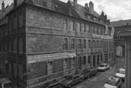 Hôtel et immeuble : logis secondaire donnant place Pâris : vue de l'angle gauche. © Yves Sancey / Région Bourgogne-Franche-Comté, Inventaire du patrimoine - 1998