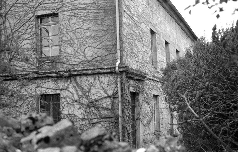 Façade antérieure et face latérale gauche. © Liliane Hamelin / Région Bourgogne-Franche-Comté, Inventaire du patrimoine - 1998 Façade antérieure et face latérale gauche. © Liliane Hamelin / Région Bourgogne-Franche-Comté, Inventaire du patrimoine - 1998