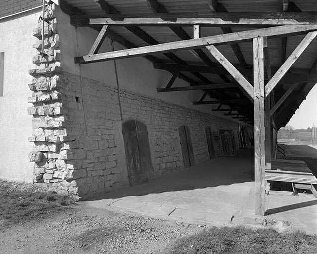 Mur nord du magasin industriel. © Yves Sancey / Région Bourgogne-Franche-Comté, Inventaire du patrimoine - 1998 Mur nord du magasin industriel. © Yves Sancey / Région Bourgogne-Franche-Comté, Inventaire du patrimoine - 1998
