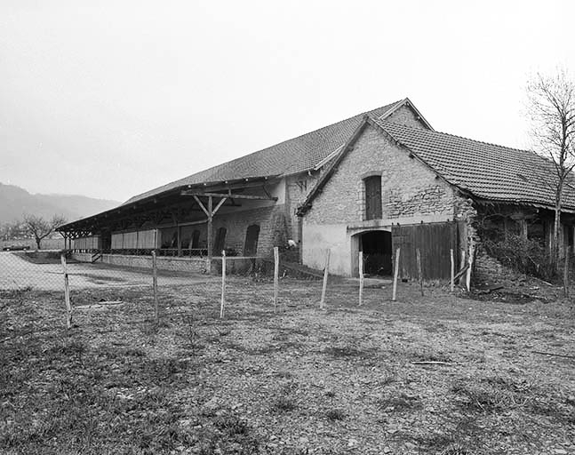 Magasin industriel et atelier de fabrication ruiné. © Yves Sancey / Région Bourgogne-Franche-Comté, Inventaire du patrimoine - 1998 Magasin industriel et atelier de fabrication ruiné. © Yves Sancey / Région Bourgogne-Franche-Comté, Inventaire du patrimoine - 1998