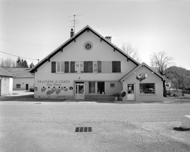 Façade antérieure. © Yves Sancey / Région Bourgogne-Franche-Comté, Inventaire du patrimoine - 1998