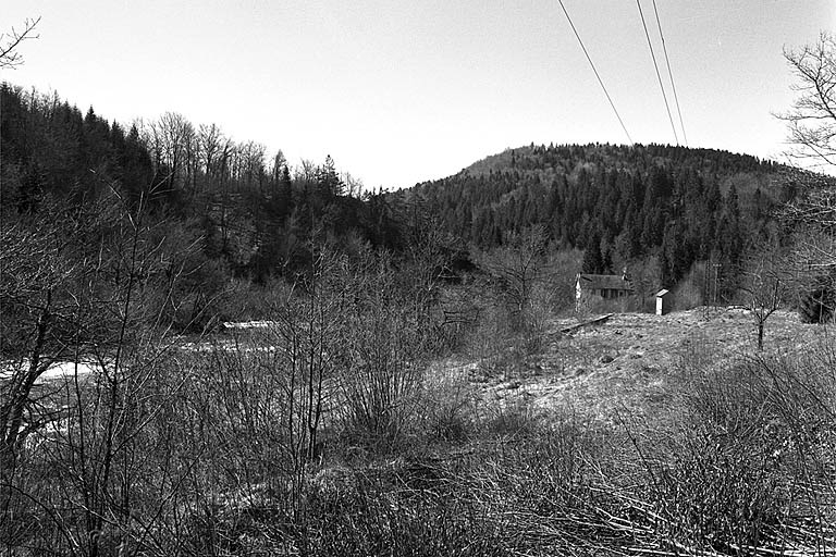 Vue d'ensemble depuis l'est. © Yves Sancey / Région Bourgogne-Franche-Comté, Inventaire du patrimoine - 1998