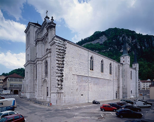 Vue de l'église depuis le sud-ouest. © Jérôme Mongreville / Région Bourgogne-Franche-Comté, Inventaire du patrimoine - 1998