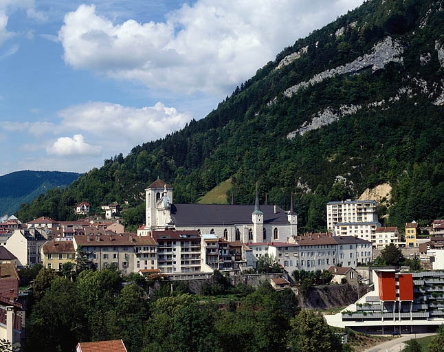 Vue générale de l'église depuis le cimetière. © Jérôme Mongreville / Région Bourgogne-Franche-Comté, Inventaire du patrimoine - 1998