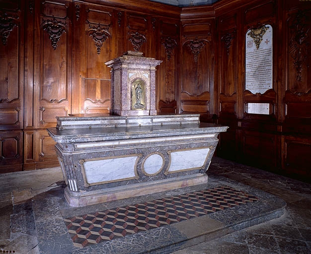 Vue de trois quarts de l'autel du saint Esprit. © Jérôme Mongreville / Région Bourgogne-Franche-Comté, Inventaire du patrimoine - 1998