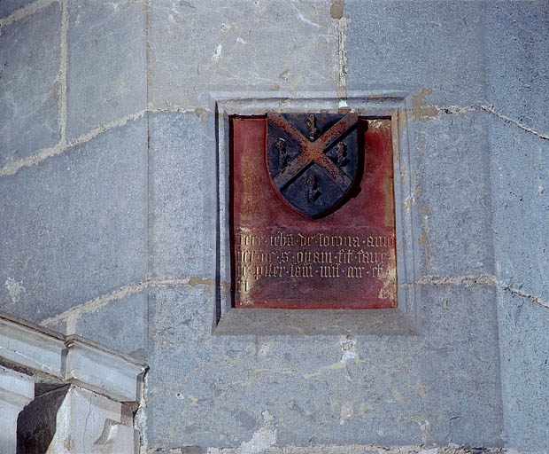 Armoiries et inscription sur la pile VIIS. © Jérôme Mongreville / Région Bourgogne-Franche-Comté, Inventaire du patrimoine - 1998