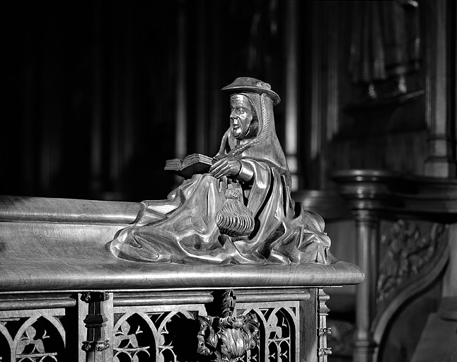 Statuette de la première jouée basse : homme lisant. © Jérôme Mongreville / Région Bourgogne-Franche-Comté, Inventaire du patrimoine - 1998