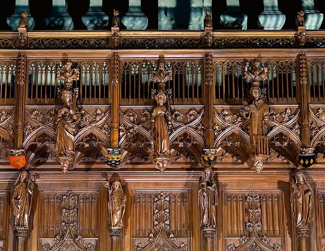 Vue de la 17ème à la 20ème statuette interdorsale. © Jérôme Mongreville / Région Bourgogne-Franche-Comté, Inventaire du patrimoine - 1998