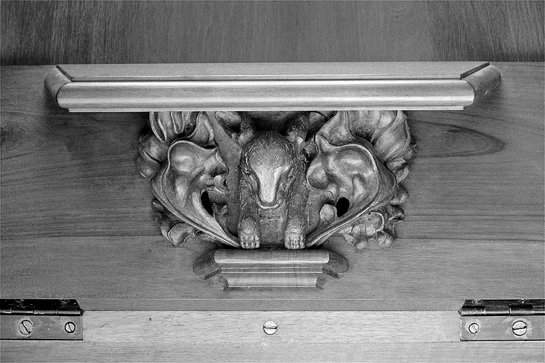 Miséricorde de la première stalle basse, vue de face. © Jérôme Mongreville / Région Bourgogne-Franche-Comté, Inventaire du patrimoine - 1998