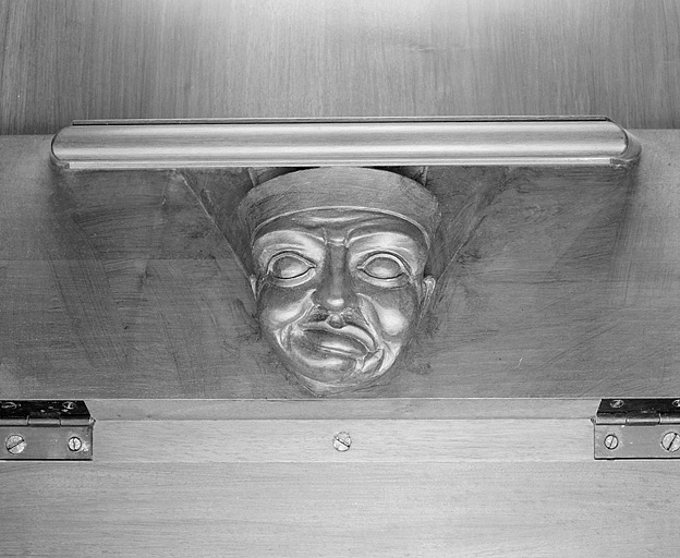 Miséricorde de la dix-neuvième stalle haute. © Jérôme Mongreville / Région Bourgogne-Franche-Comté, Inventaire du patrimoine - 1998