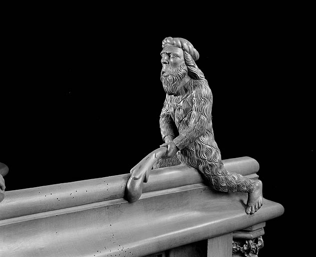 Statuette de la troisième jouée basse : homme sauvage luttant avec une massue. © Jérôme Mongreville / Région Bourgogne-Franche-Comté, Inventaire du patrimoine - 1998