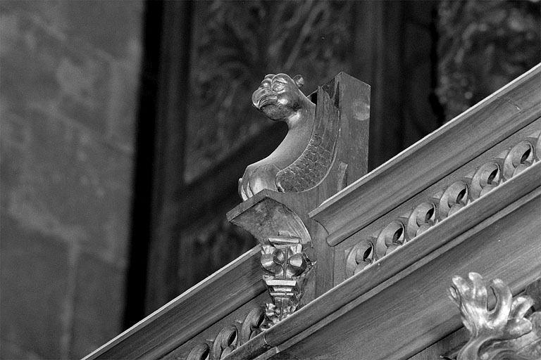 Vue de la treizième statuette : griffon ailé. © Jérôme Mongreville / Région Bourgogne-Franche-Comté, Inventaire du patrimoine - 1998