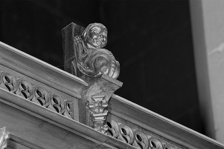 Vue de la septième statuette : chien. © Jérôme Mongreville / Région Bourgogne-Franche-Comté, Inventaire du patrimoine - 1998