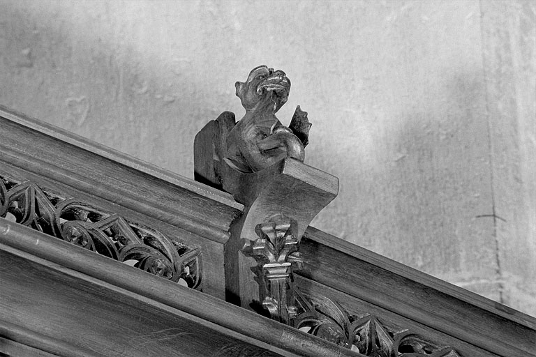 Vue de la vingt et unième statuette : dragon. © Jérôme Mongreville / Région Bourgogne-Franche-Comté, Inventaire du patrimoine - 1998