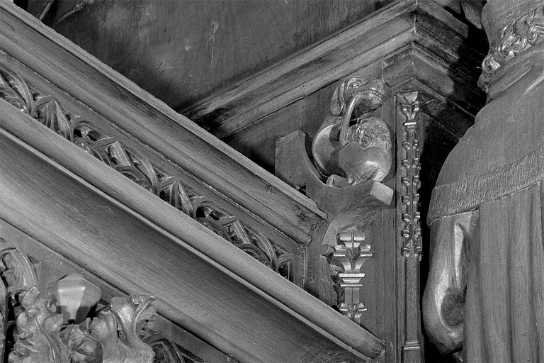 Vue de la vingt-troisième statuette : hybride. © Jérôme Mongreville / Région Bourgogne-Franche-Comté, Inventaire du patrimoine - 1998