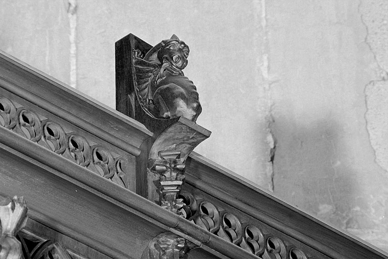 Vue de la quatrième statuette : dragon. © Jérôme Mongreville / Région Bourgogne-Franche-Comté, Inventaire du patrimoine - 1998