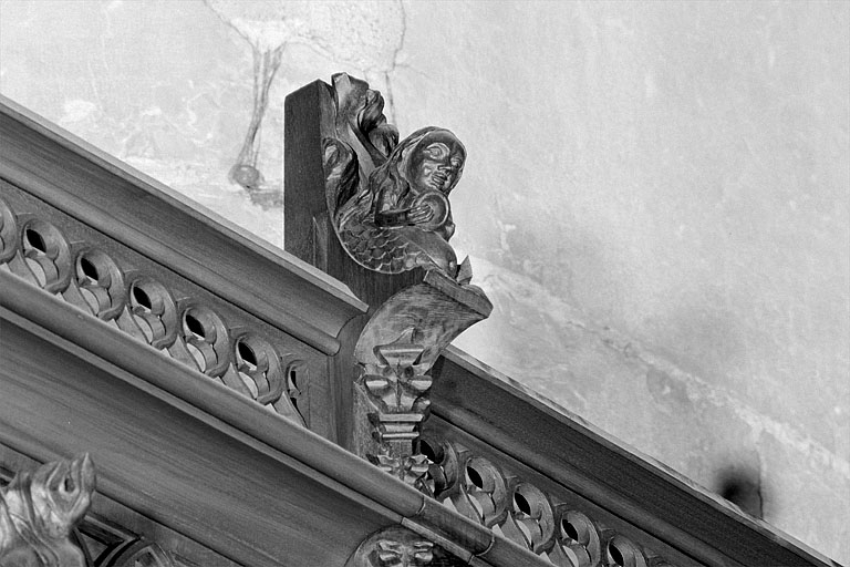 Vue de la troisième statuette : sirène. © Jérôme Mongreville / Région Bourgogne-Franche-Comté, Inventaire du patrimoine - 1998