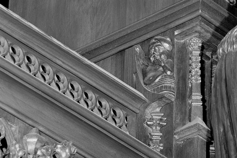 Vue de la première statuette : homme dans un baquet. © Jérôme Mongreville / Région Bourgogne-Franche-Comté, Inventaire du patrimoine - 1998