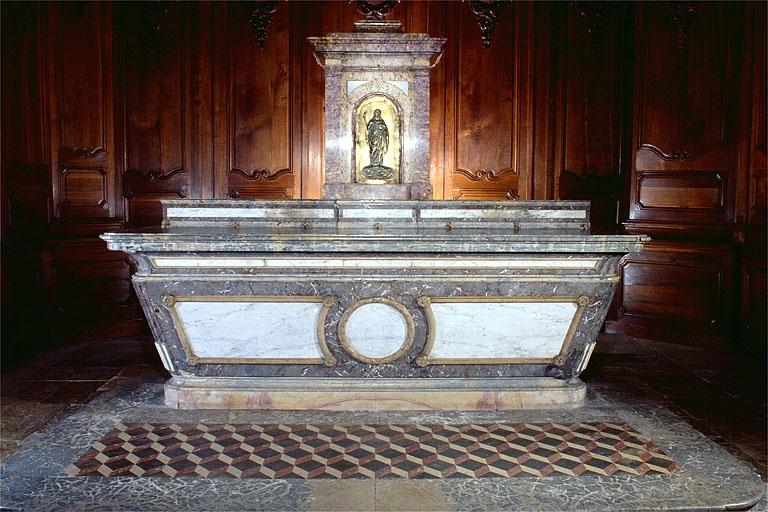 Vue de face de l'autel du saint Esprit. © Jérôme Mongreville / Région Bourgogne-Franche-Comté, Inventaire du patrimoine - 1998