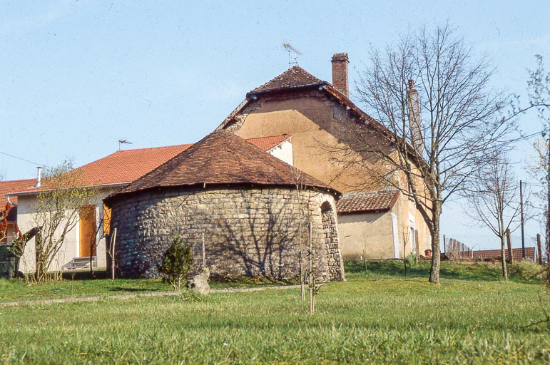 Soubassement en moellon calcaire d'un réservoir à saumure. © Yves Sancey / Région Bourgogne-Franche-Comté, Inventaire du patrimoine - 1999