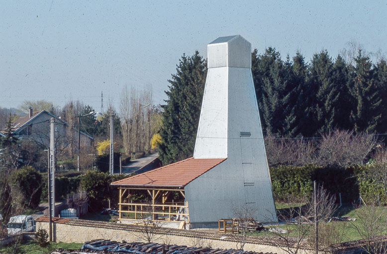 Puits de sondage sud : vue de trois quarts. © Yves Sancey / Région Bourgogne-Franche-Comté, Inventaire du patrimoine - 1999