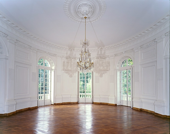 Intérieur : vue d'ensemble du salon ovale. © Jérôme Mongreville / Région Bourgogne-Franche-Comté, Inventaire du patrimoine - 1999