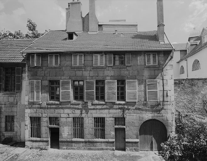 Aile des communs : de face. © Jérôme Mongreville / Région Bourgogne-Franche-Comté, Inventaire du patrimoine - 1999