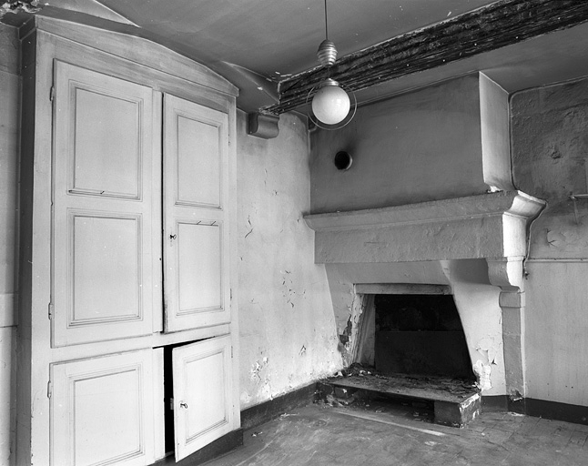 Communs : intérieur de la cuisine. © Jérôme Mongreville / Région Bourgogne-Franche-Comté, Inventaire du patrimoine - 1999