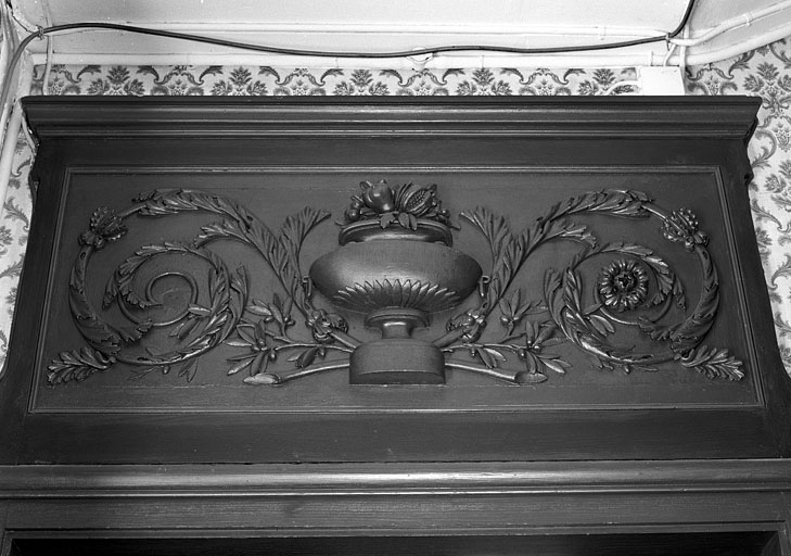 Logis principal : intérieur, détail du décor de la niche d'un poêle dans une pièce du premier étage. © Jérôme Mongreville / Région Bourgogne-Franche-Comté, Inventaire du patrimoine - 1999