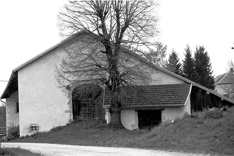 Façade postérieure. © Liliane Hamelin / Région Bourgogne-Franche-Comté, Inventaire du patrimoine - 1999 Façade postérieure. © Liliane Hamelin / Région Bourgogne-Franche-Comté, Inventaire du patrimoine - 1999