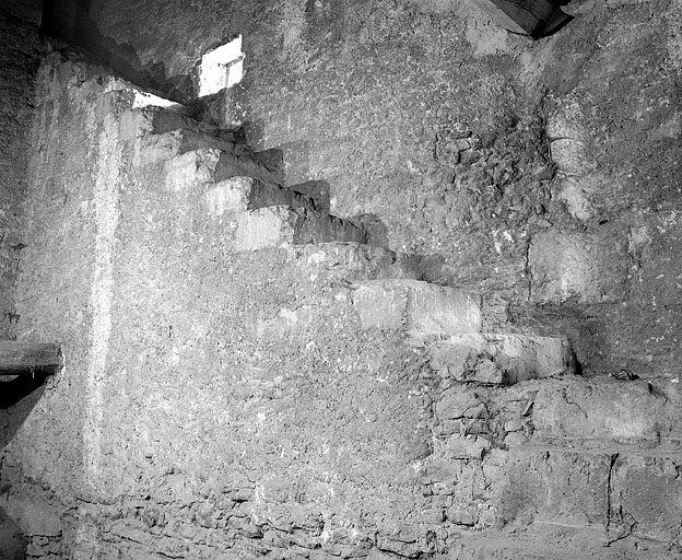 Escalier dans les combles à l'extrémité du collatéral sud. © Jérôme Mongreville / Région Bourgogne-Franche-Comté, Inventaire du patrimoine - 1999