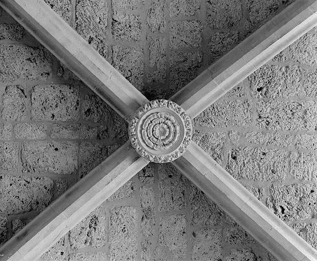 Clef de voûte de l'ancienne sacristie (travée nord). © Jérôme Mongreville / Région Bourgogne-Franche-Comté, Inventaire du patrimoine - 1999