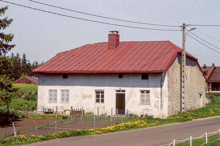 Façade antérieure et face droite. © Yves Sancey / Région Bourgogne-Franche-Comté, Inventaire du patrimoine - 1999