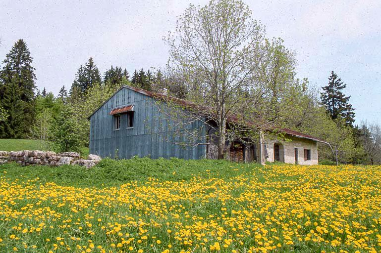 Façade antérieure et face gauche vues de trois quarts. © Yves Sancey / Région Bourgogne-Franche-Comté, Inventaire du patrimoine - 1999 Façade antérieure et face gauche vues de trois quarts. © Yves Sancey / Région Bourgogne-Franche-Comté, Inventaire du patrimoine - 1999