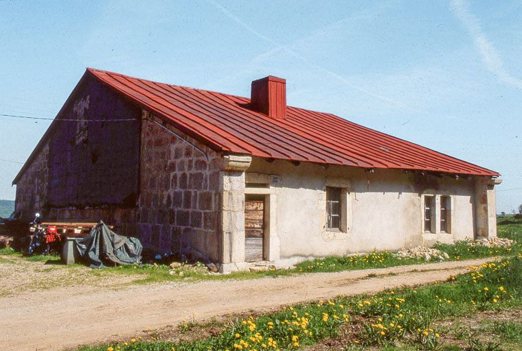 Façade antérieure et face gauche. © Yves Sancey / Région Bourgogne-Franche-Comté, Inventaire du patrimoine - 1999 Façade antérieure et face gauche. © Yves Sancey / Région Bourgogne-Franche-Comté, Inventaire du patrimoine - 1999