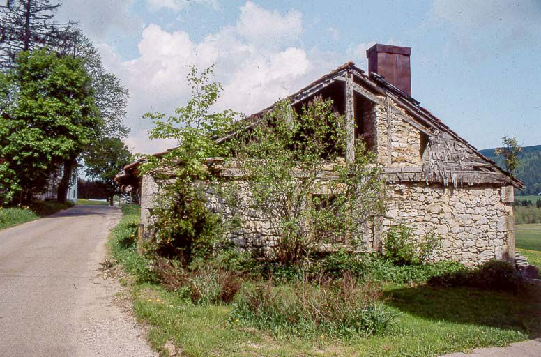 Face droite. © Yves Sancey / Région Bourgogne-Franche-Comté, Inventaire du patrimoine - 1999 Face droite. © Yves Sancey / Région Bourgogne-Franche-Comté, Inventaire du patrimoine - 1999