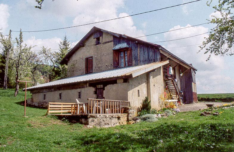 Face gauche. © Yves Sancey / Région Bourgogne-Franche-Comté, Inventaire du patrimoine - 1999 Face gauche. © Yves Sancey / Région Bourgogne-Franche-Comté, Inventaire du patrimoine - 1999