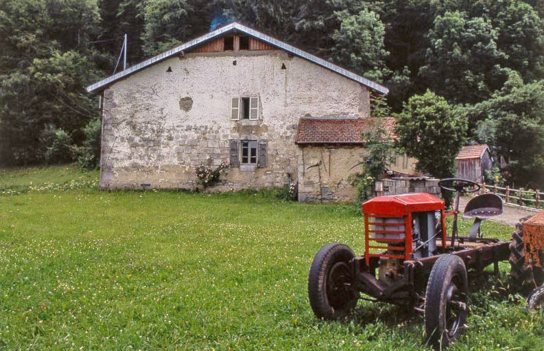 Face gauche. © Yves Sancey / Région Bourgogne-Franche-Comté, Inventaire du patrimoine - 1999 Face gauche. © Yves Sancey / Région Bourgogne-Franche-Comté, Inventaire du patrimoine - 1999