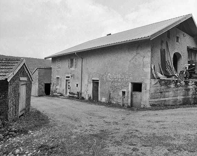 Façade antérieure. © Yves Sancey / Région Bourgogne-Franche-Comté, Inventaire du patrimoine - 1999 Façade antérieure. © Yves Sancey / Région Bourgogne-Franche-Comté, Inventaire du patrimoine - 1999