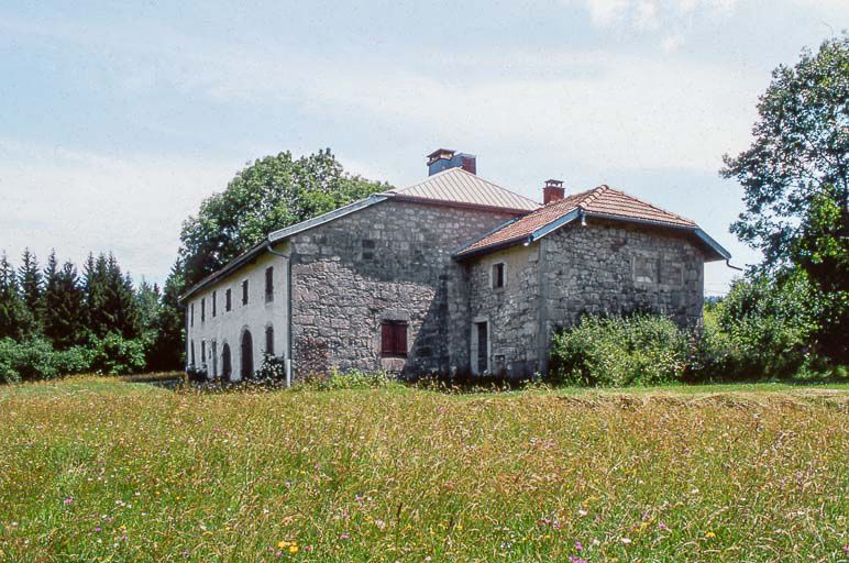 Ferme au hameau de Beauregard. © Yves Sancey / Région Bourgogne-Franche-Comté, Inventaire du patrimoine - 1999 Ferme au hameau de Beauregard. © Yves Sancey / Région Bourgogne-Franche-Comté, Inventaire du patrimoine - 1999