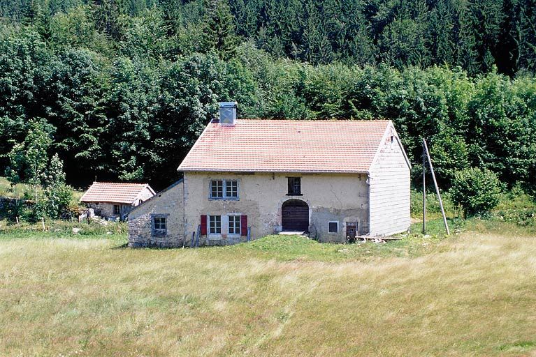 Façade postérieure. © Yves Sancey / Région Bourgogne-Franche-Comté, Inventaire du patrimoine - 1999 Façade postérieure. © Yves Sancey / Région Bourgogne-Franche-Comté, Inventaire du patrimoine - 1999