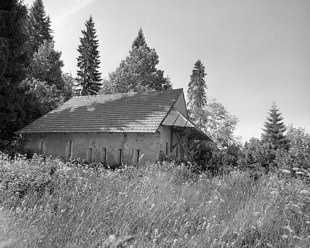 Vue éloignée de trois quarts gauche. © Yves Sancey / Région Bourgogne-Franche-Comté, Inventaire du patrimoine - 1999 Vue éloignée de trois quarts gauche. © Yves Sancey / Région Bourgogne-Franche-Comté, Inventaire du patrimoine - 1999