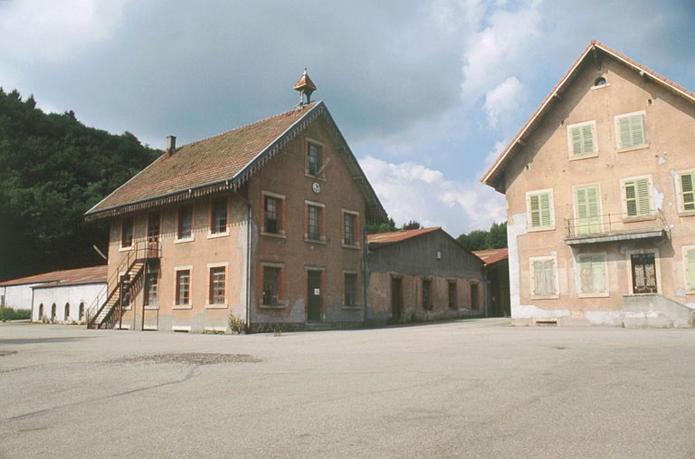 Bâtiments du tissage depuis le sud-est. © Yves Sancey / Région Bourgogne-Franche-Comté, Inventaire du patrimoine - 1999
