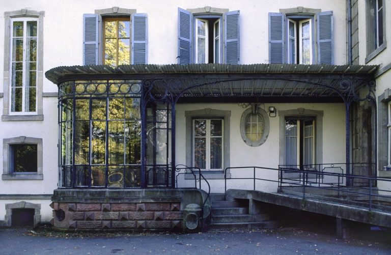 Perron et véranda du logement patronal. © Yves Sancey / Région Bourgogne-Franche-Comté, Inventaire du patrimoine - 1999