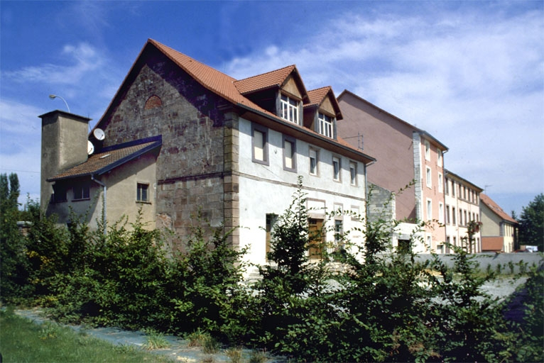 Façade postérieure des ateliers de fabrication. © Yves Sancey / Région Bourgogne-Franche-Comté, Inventaire du patrimoine - 1999