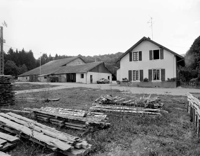 Vue d'ensemble depuis l'est. © Yves Sancey / Région Bourgogne-Franche-Comté, Inventaire du patrimoine - 1999