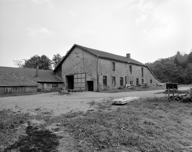 Vue de trois quarts de l'atelier de fabrication. © Yves Sancey / Région Bourgogne-Franche-Comté, Inventaire du patrimoine - 1999