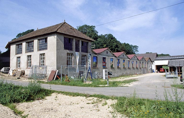 Vue d'ensemble depuis le nord-est. © Yves Sancey / Région Bourgogne-Franche-Comté, Inventaire du patrimoine - 1999