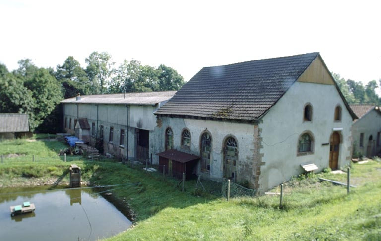 Vue de trois quarts de l'atelier de fabrication et de la salle des machines. © Yves Sancey / Région Bourgogne-Franche-Comté, Inventaire du patrimoine - 1999
